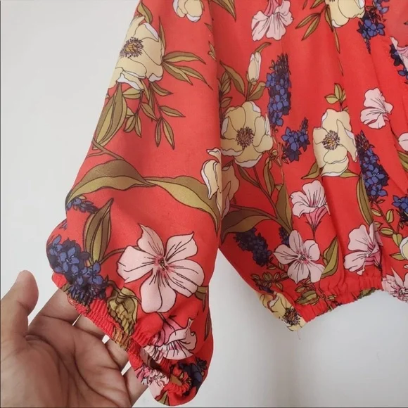 NWOT Floral wrap blouse - Picture 13 of 13